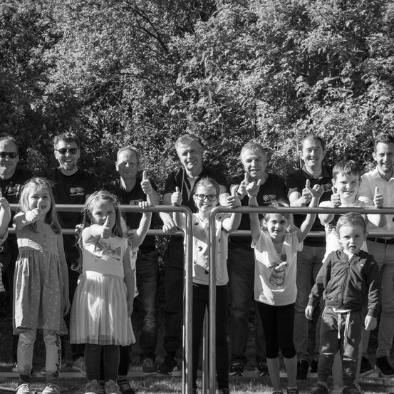 Bild enthält, People, Person, Shorts, Park, Portrait, Female, Girl, Teen, Child, Tree