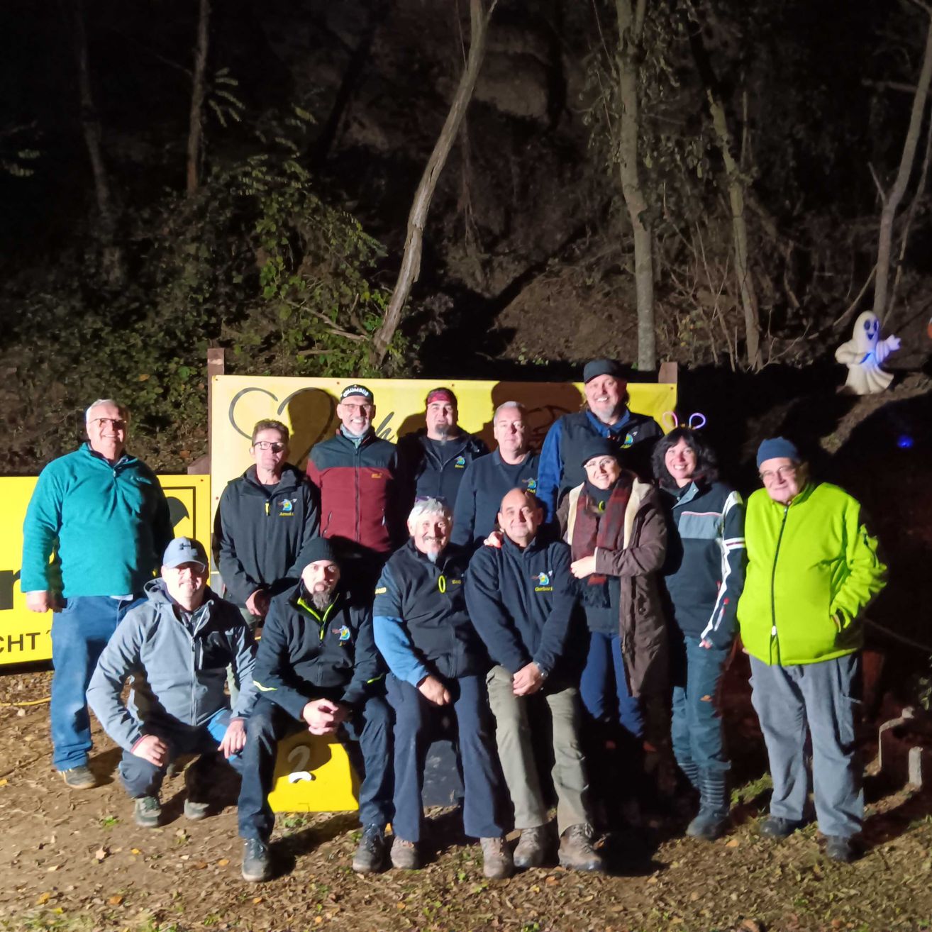 Bild enthält, Pants, Photography, Portrait, Coat, People, Soil, Jacket, Vegetation, Park, Tree
