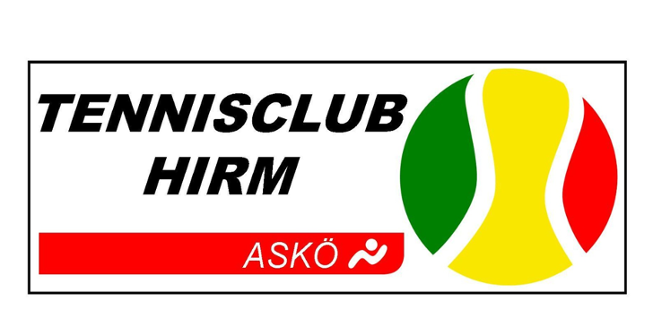 Das Logo des Tennisclubs Hirm mit einem Tennisball mit grünen, gelben und roten Abschnitten, den Worten Tennisclub Hirm und AskO in einem roten Banner unter dem Ball.