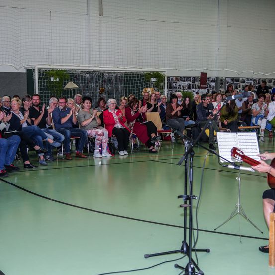 Concert, Crowd, Person, People, Adult, Female, Woman, Male, Man, Chair
