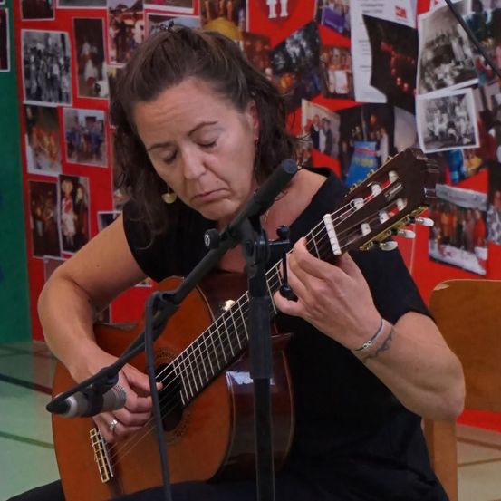 Performer, Person, Guitar, Guitarist, Music, Musician, Solo Performance, Adult, Female, Woman