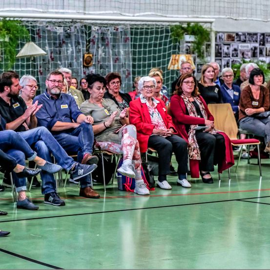 Adult, Female, Person, Woman, People, Male, Man, Shoe, Crowd, Face
