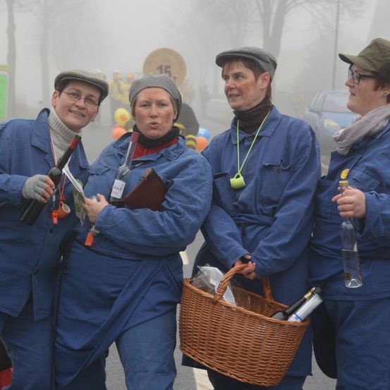 Adult, Male, Man, Person, Hat, Glasses, Worker, Car, Coat, Glove