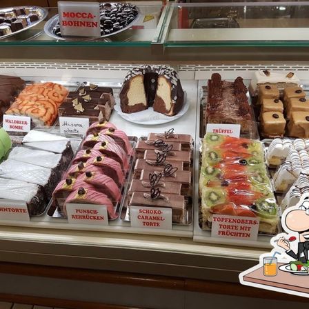 Bild enthält, Shop, Cream, Dessert, Food, Ice Cream, Bakery, Plate, Person