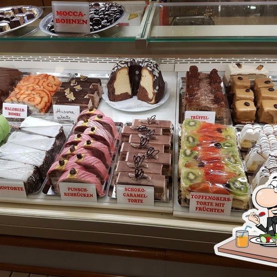 Bild enthält, Shop, Cream, Dessert, Food, Ice Cream, Bakery, Plate, Person