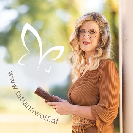 Bild enthält, Photography, Blonde, Person, Face, Portrait, Adult, Female, Woman, Reading, Glasses