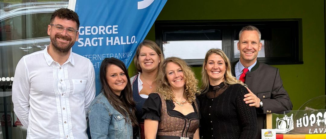 Bild enthält, Skirt, Adult, Female, Person, Woman, Shorts, People, Pants, Male, Man