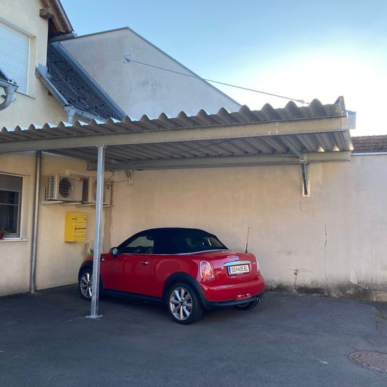 Bild enthält, Car, Transportation, Vehicle, Machine, Wheel, Architecture, Building, Housing