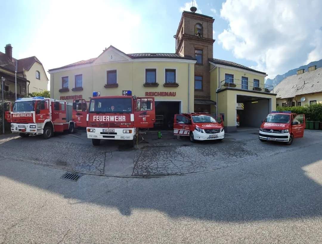 Bild enthält, Fire Station, Fire Truck, Transportation, Truck, Vehicle, Car, Machine, Wheel