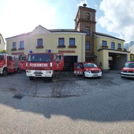 Bild enthält, Fire Station, Fire Truck, Transportation, Truck, Vehicle, Car, Machine, Wheel