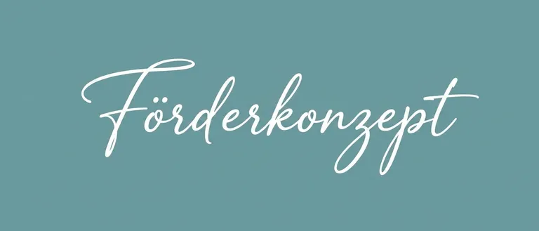 Das Wort 'Förderkonzept' ist in einer kursiven, weißen Schrift auf einem türkisen Hintergrund dargestellt. Es scheint ein Logo oder Markenname zu sein.