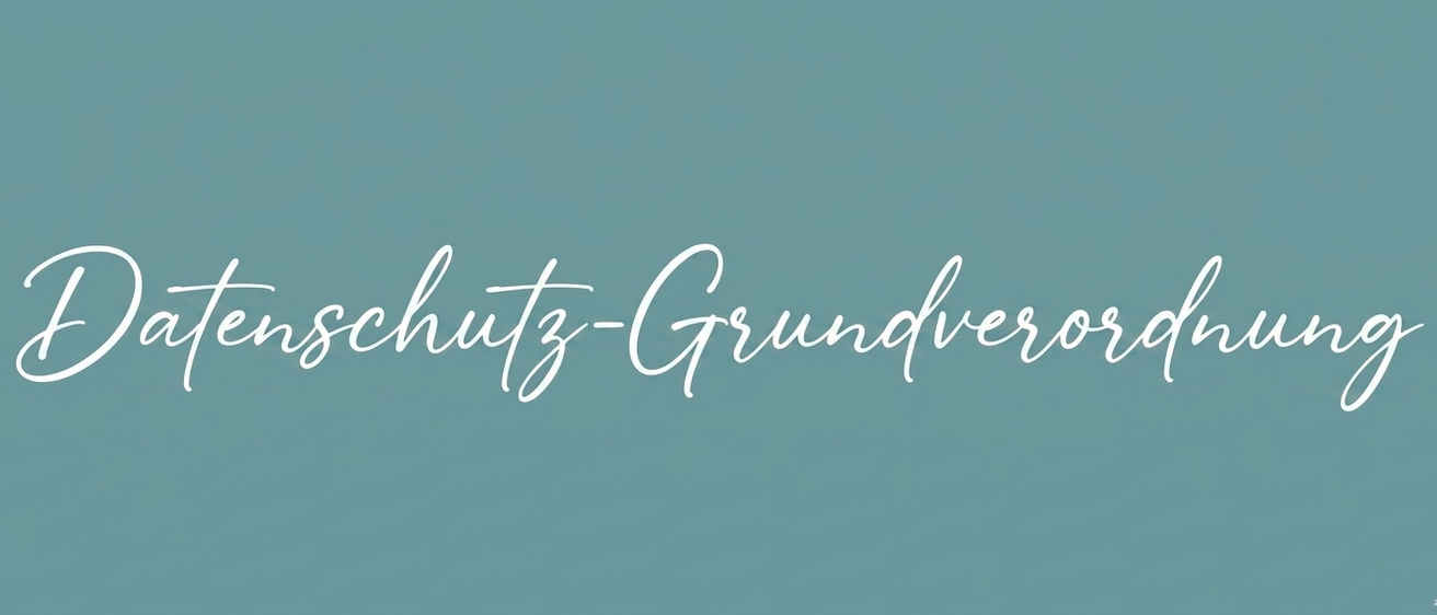 Der Text 'schutz-grundverso' ist in weißer kursiver Schrift auf einem türkisen Hintergrund dargestellt. Der Schriftstil ist elegant und künstlerisch.