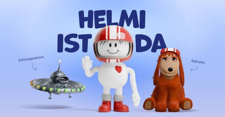 Eine Cartoon-Bild mit einem Roboter, einem Hund und einem Raumschiff. Der Roboter trägt einen Helm und winkt. Der Hund sitzt und schaut den Roboter an. Das Raumschiff befindet sich hinter dem Roboter. Der Text lautet 'HELMI IST DA'.