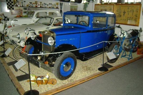 Bild enthält, Car, Hot Rod, Transportation, Vehicle, Machine, Wheel, Bicycle, Antique Car, Model T, Pickup Truck