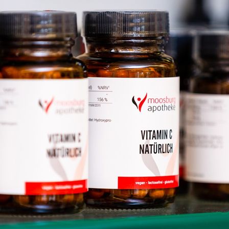 Bild enthält, Cabinet, Furniture, Can, Tin