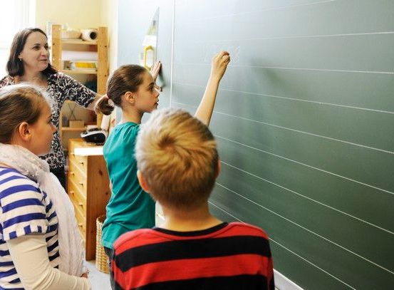 Bild enthält, Adult, Female, Person, Woman, Boy, Child, Male, Girl, School, Face