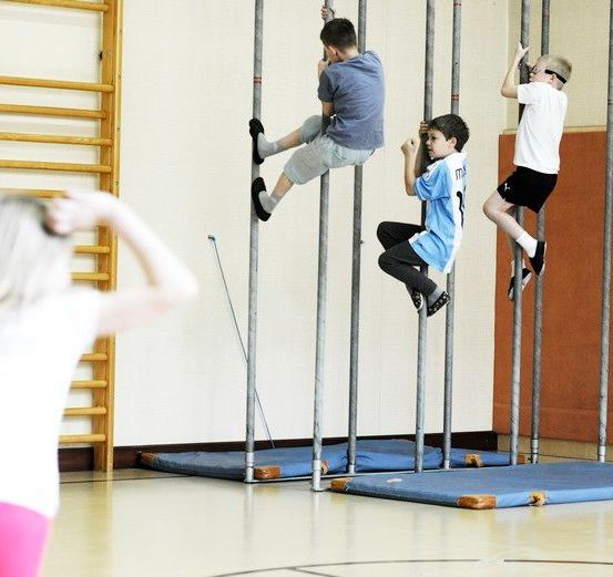 Bild enthält, Person, Jumping, Clothing, Footwear, Shoe