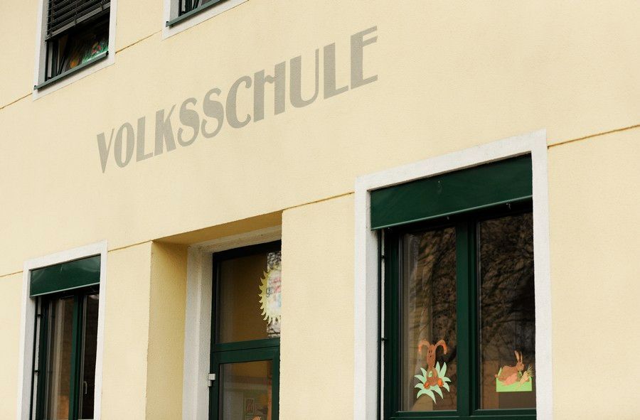 Bild enthält, Architecture, Building, City, Door, Shop, Window