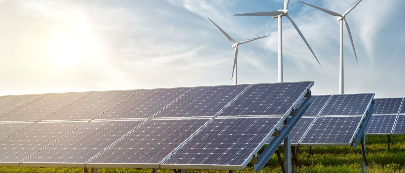 Bild enthält, Electrical Device, Solar Panels, Outdoors, Windmill