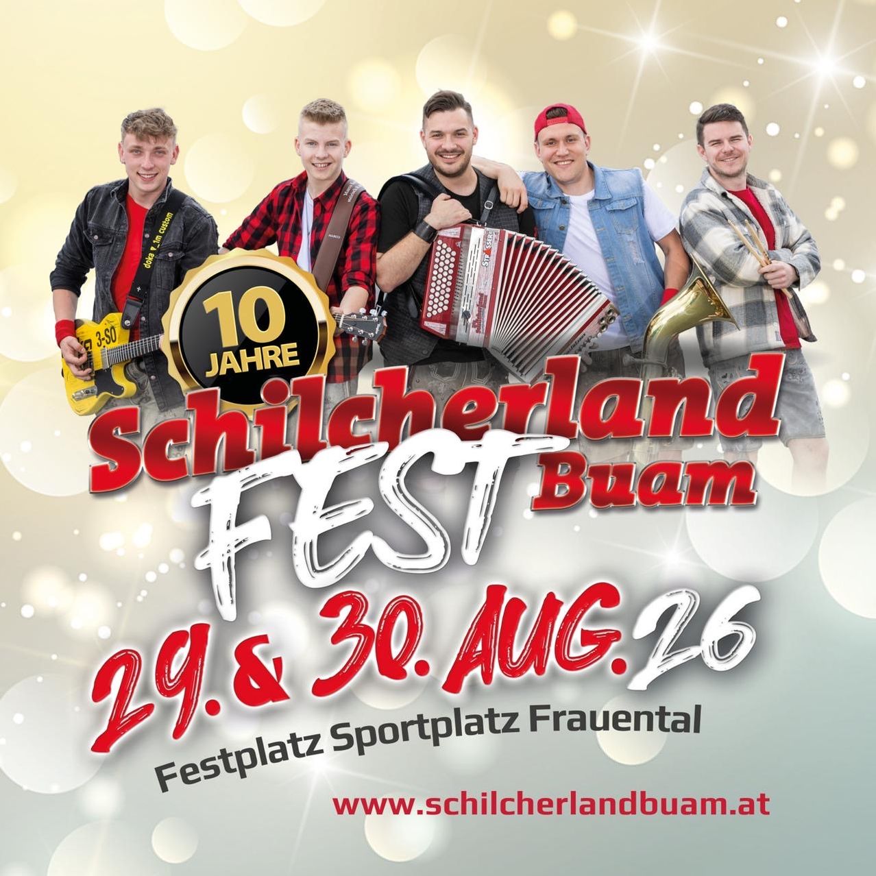 Plakat für das Schilcherland Fest Buam Event, mit fünf Männern in Freizeitkleidung, die Musikinstrumente halten, mit dem Veranstaltungsdatum vom 29. und 30. August 2026.