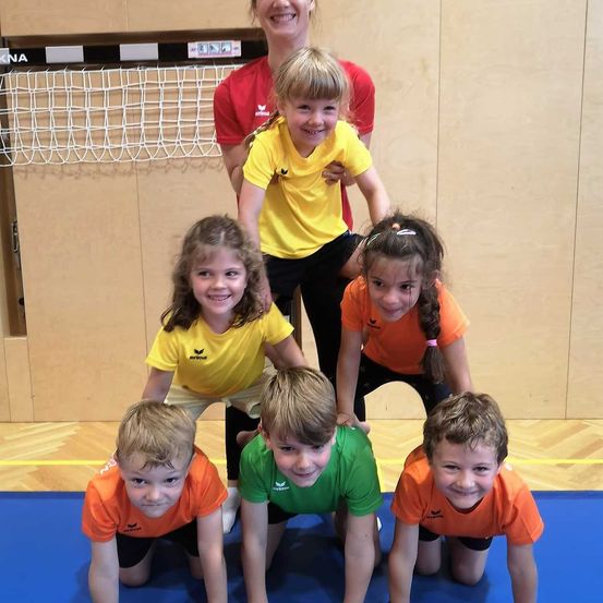 Bild enthält, Adult, Female, Person, Woman, Child, Girl, Boy, Male, People, Face