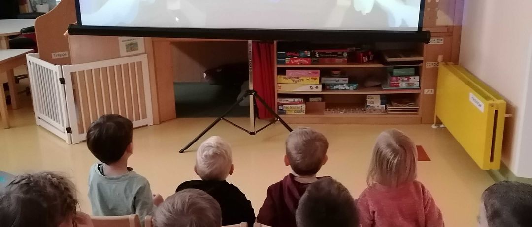 Bild enthält, People, Person, Boy, Child, Male, Female, Girl, Student, Baby, Face