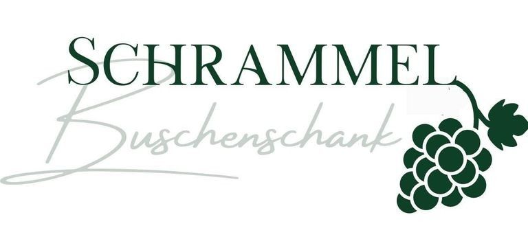 Das Logo für Schrammel Buschenschank zeigt eine stilisierte kursiv geschriebene Schrift und eine Traube grüner Weintrauben auf weißem Hintergrund.