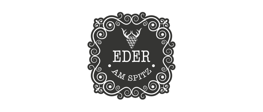 Ein schwarzer Rahmen mit weißen Wirbeln enthält das Wort 'Eder' über 'Am Spitz'. Ein Traubenbüschel ist oben.