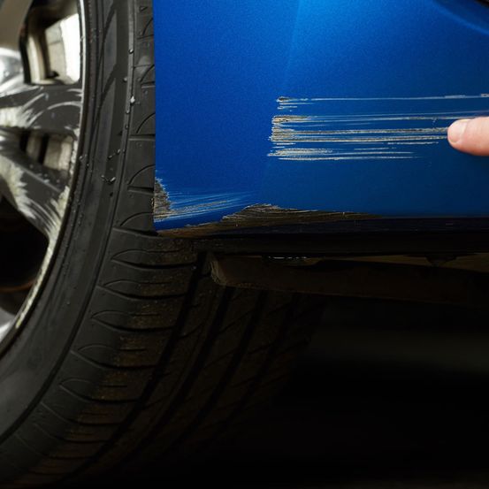 Bild enthält, Alloy Wheel, Car, Machine, Spoke, Tire, Transportation, Vehicle, Wheel, Car - Exterior, Car Scratch