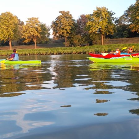 Bild enthält, Water, Boat, Canoe, Canoeing, Person, Rowboat, Vehicle, Water Sports, Kayak, Kayaking