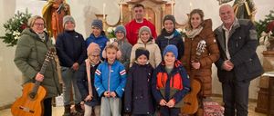 Bild enthält, People, Person, Coat, Adult, Female, Woman, Pants, Jacket, Male, Man