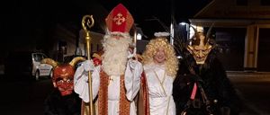 Bild enthält, Festival, Christmas, Adult, Bride, Female, Person, Woman, Santa Claus, Car, Face