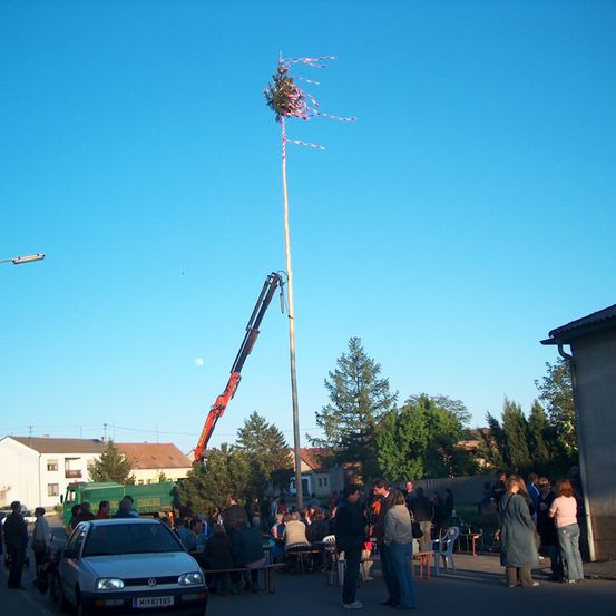 Bild enthält, Car, Transportation, Vehicle, Person