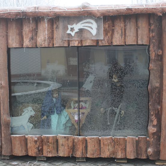 Bild enthält, Countryside, Hut, Nature, Outdoors, Rural, Shelter, Person, Wood, Housing, Face
