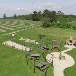 Bild enthält, Nature, Outdoors, Countryside, Rural, Farm, Architecture, Building, Aerial View