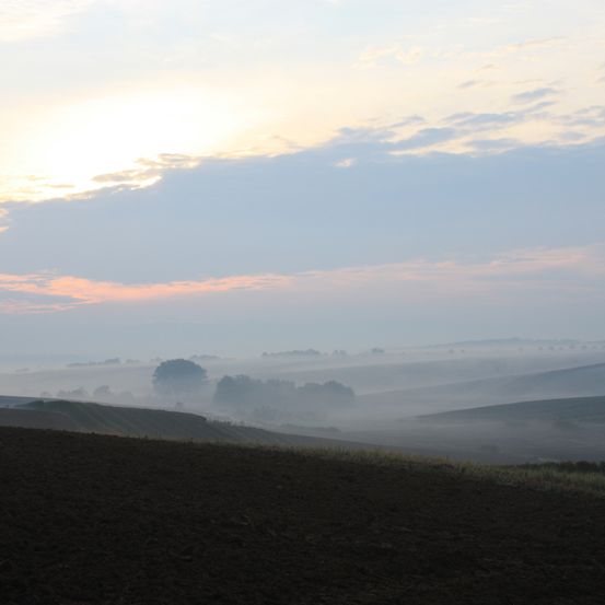 Bild enthält, Nature, Outdoors, Weather, Fog, Sky, Mist, Scenery