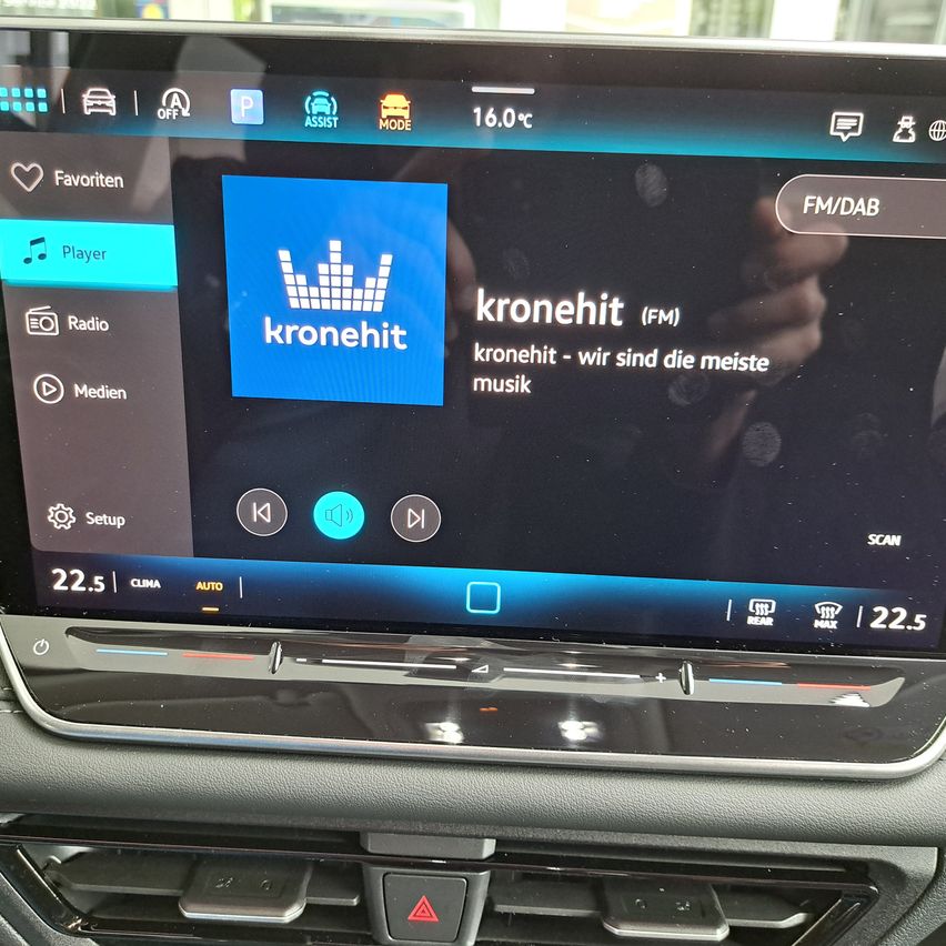 Bild enthält, Electronics, Stereo, Screen, Computer Hardware, Hardware, Monitor, Cushion, Tablet Computer