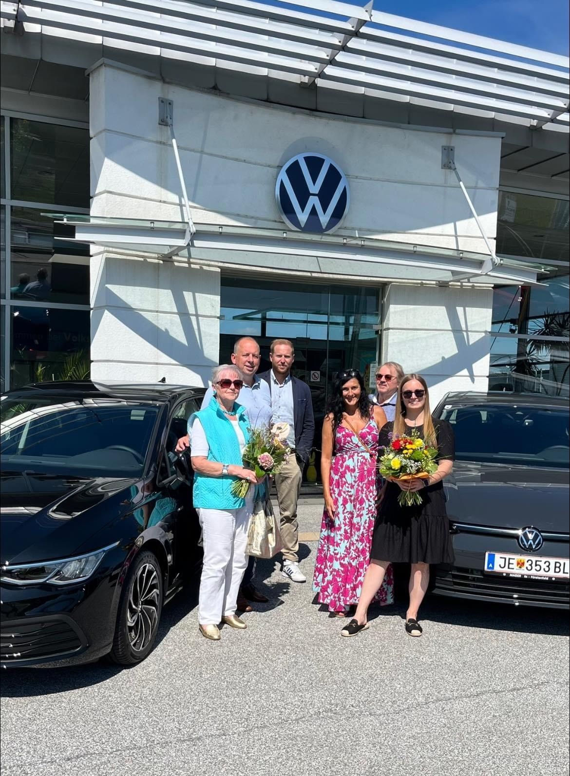 Bild enthält, People, Person, Adult, Female, Woman, Bride, Male, Man, Shoe, Wheel