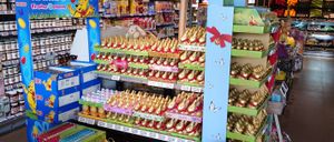 Bild enthält, Shop, Indoors, Market, Grocery Store, Supermarket, Architecture, Building, Person