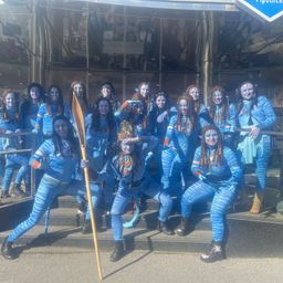 Bild enthält, People, Person, Celebrating, Groupshot, Adult, Male, Man, Female, Woman, Jeans