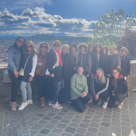 Bild enthält, Pants, Person, Photography, Portrait, Sky, Adult, Female, Woman, People, Jeans