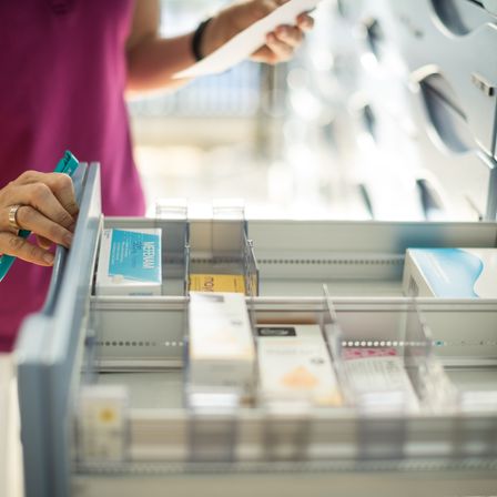 Bild enthält, Person, Shop, Furniture