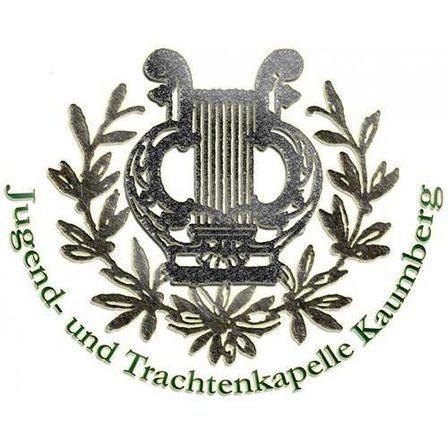 Ein Logo mit einer stilisierten Harfe, umgeben von Olivenzweigen, mit dem Text 'Jugend und Trachtenkapell Kaumberg' in Grün herumgeschrieben.
