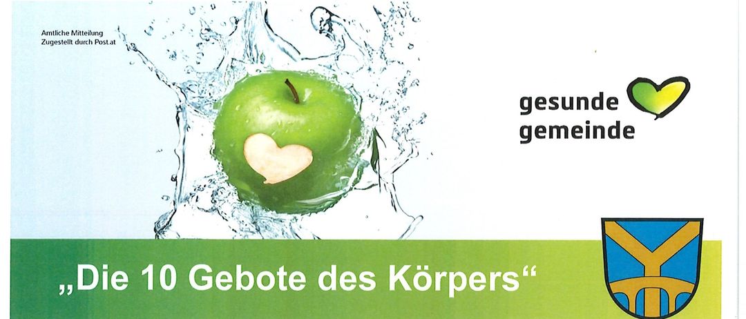 Ein Apfel mit einem herzförmigen Biss, aus dem ein Stück herausgenommen wurde, ist von Wasserspritzern umgeben. Der Text lautet 'Gebote des Körpers' in Deutsch.