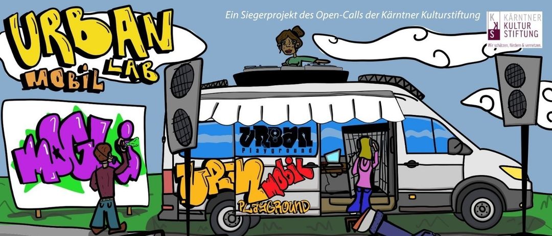 Ein mit Graffiti beklebter Van mit der Aufschrift Urban Playground, oben ein DJ, eine Frau in der Tür und ein Lautsprecher in der Nähe.