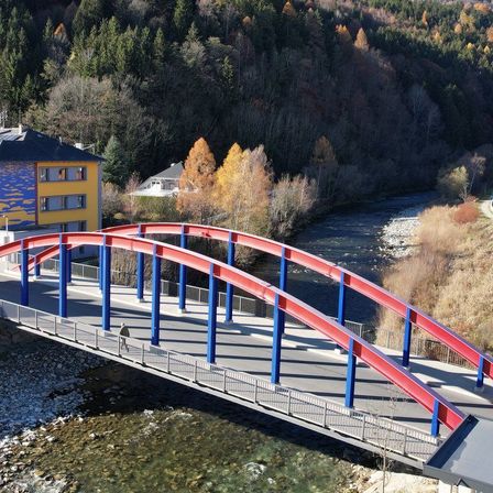 Bild enthält, Arch, Architecture, Outdoors, Bridge, Building, Arch Bridge, Nature, Scenery, Aerial View