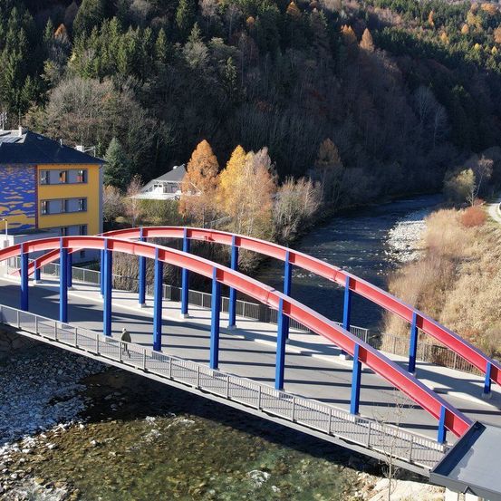 Bild enthält, Arch, Architecture, Outdoors, Bridge, Building, Arch Bridge, Nature, Scenery, Aerial View