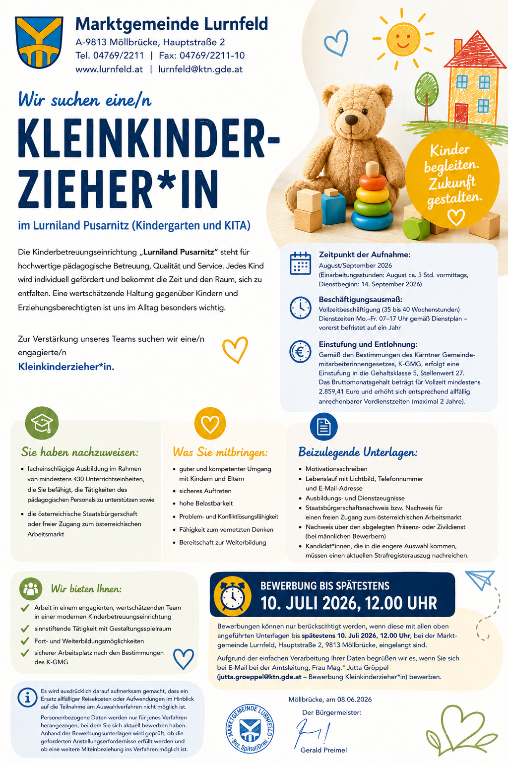 Ein Werbeposter für die Kinderbetreuungseinrichtung Lurniland Pusarnitzer. Es hebt den Fokus auf hochwertige pädagogische Betreuung, Qualität und Service hervor. Jedes Kind wird individuell gefördert und erhält Zeit und Raum zur Entfaltung. Eine wertschätzende Haltung gegenüber Kindern und Bildung ist ihnen besonders wichtig. Sie suchen eine engagierte/n Kleinkinderzieher*in. Bewerbungen sind bis August/September 2026 möglich. Teilzeit- oder Vollzeitstellen sind verfügbar. Voraussetzungen sind eine Berufsausbildung, guter und kompetenter Umgang mit Kindern und Eltern, sichere Arbeitserlaubnis und österreichische Staatsbürgerschaft oder EU-Staatsangehörigkeit mit gültigem Arbeitsvisum. Ein untadelige Vorstrafe ist ebenfalls erforderlich. Bewerbungen müssen bis 10. Juli 2026, 12:00 Uhr, eingereicht werden.