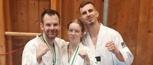 Bild enthält, Karate, Martial Arts, Person, People, Pants, Portrait, Adult, Male, Man, Wood