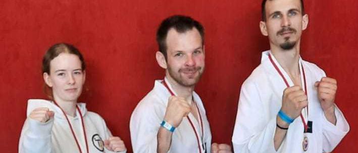 Bild enthält, Adult, Male, Man, Person, Pajamas, Martial Arts, Karate, Judo, Face, Head